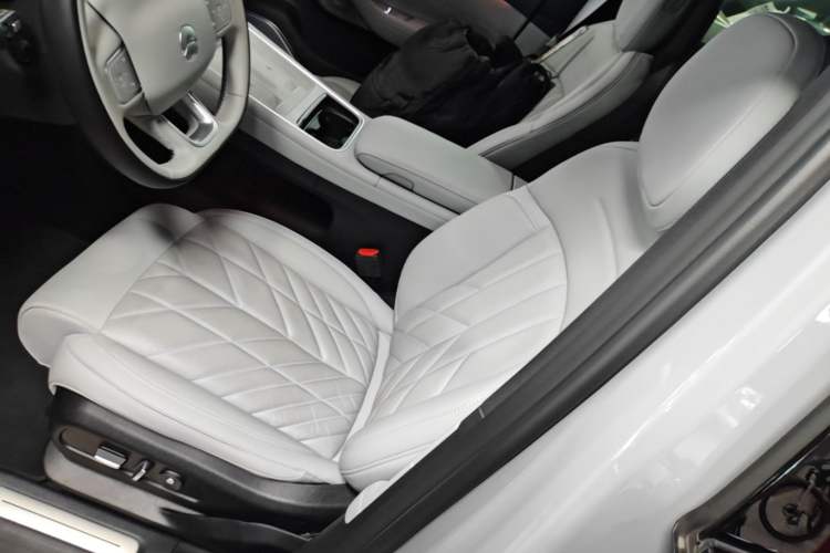 Used Nio ES6 2025 75 kWh Left Front Seat
