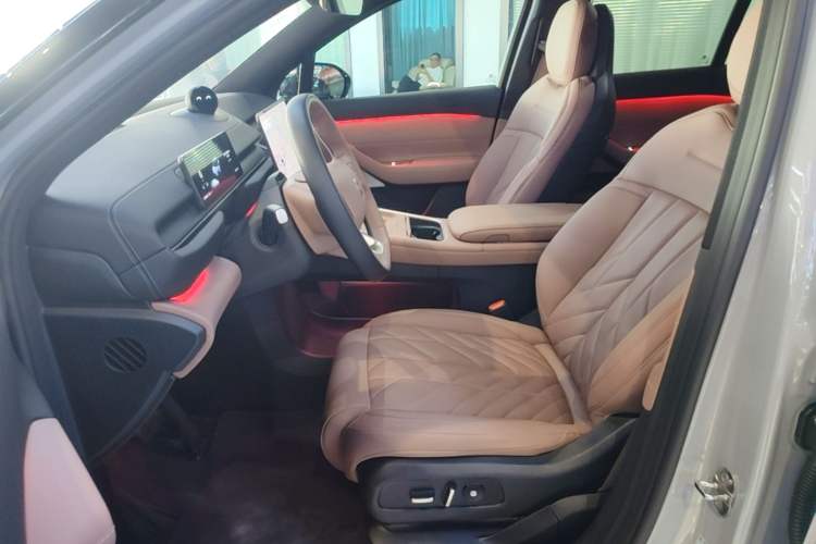 Used Nio ES6 2025 75 kWh Left Front Seat