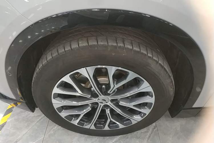 Used Nio ES6 2025 75 kWh Left Front Wheel Hub