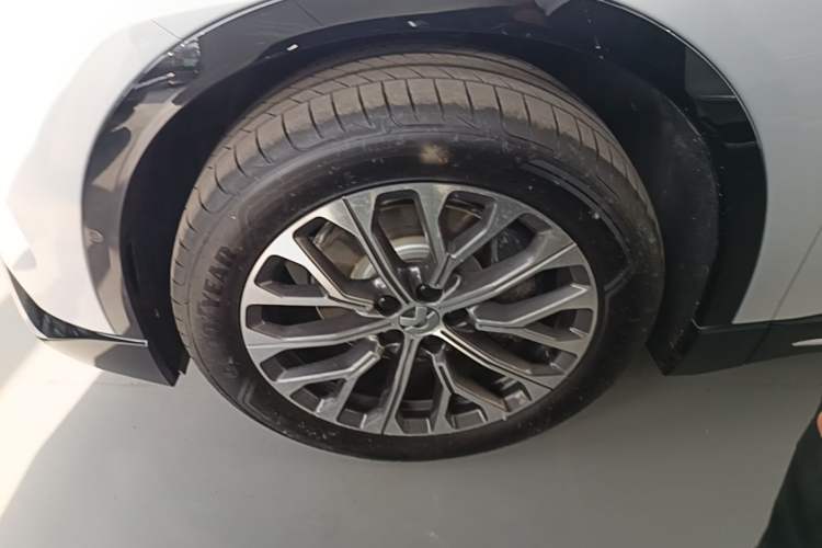 Used Nio ES6 2025 75 kWh Left Front Wheel Hub
