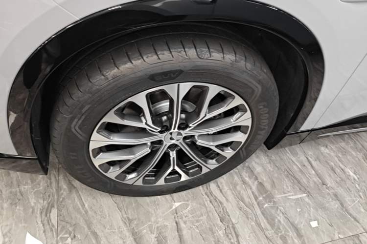 Used Nio ES6 2025 75 kWh Left Front Wheel Hub