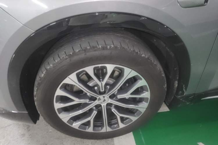 Used Nio ES6 2025 75 kWh Left Front Wheel Hub