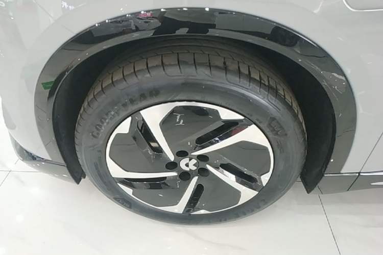 Used Nio ES6 2025 75 kWh Left Front Wheel Hub
