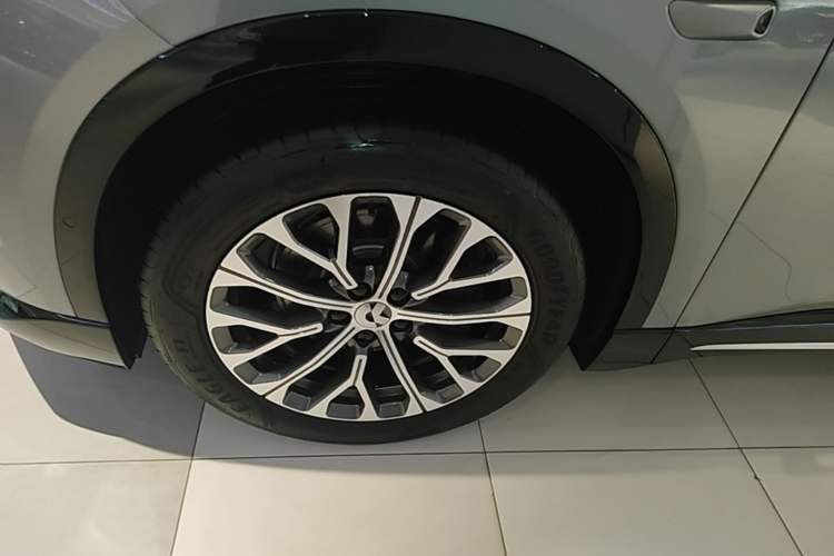 Used Nio ES6 2025 75 kWh Left Front Wheel Hub