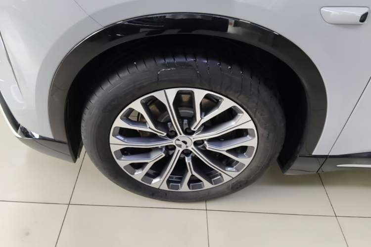 Used Nio ES6 2025 75 kWh Left Front Wheel Hub