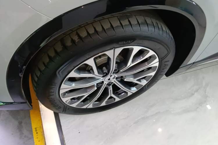 Used Nio ES6 2025 75 kWh Left Front Wheel Hub