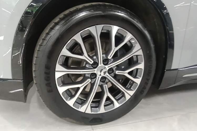 Used Nio ES6 2025 75 kWh Left Front Wheel Hub