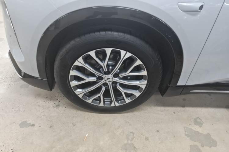 Used Nio ES6 2025 75 kWh Left Front Wheel Hub