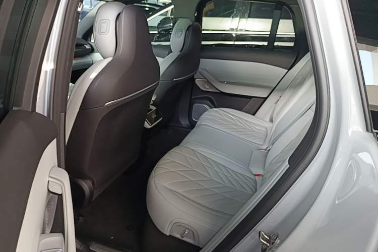 Used Nio ES6 2025 75 kWh Left Rear Seat
