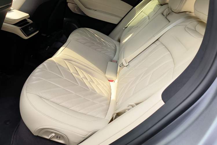Used Nio ES6 2025 75 kWh Left Rear Seat
