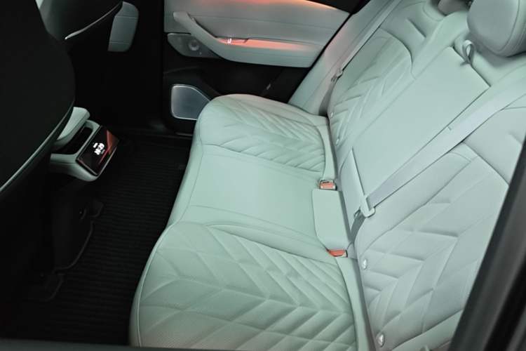 Used Nio ES6 2025 75 kWh Left Rear Seat