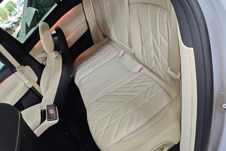 Used Nio ES6 2025 75 kWh Left Rear Seat