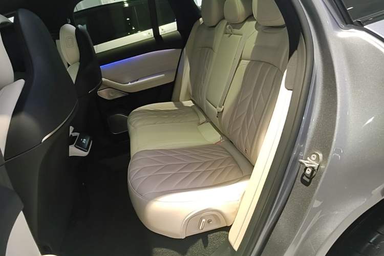 Used Nio ES6 2025 75 kWh Left Rear Seat
