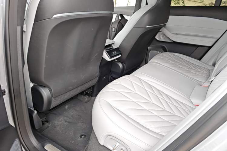 Used Nio ES6 2025 75 kWh Left Rear Seat