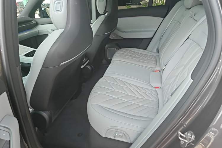 Used Nio ES6 2025 75 kWh Left Rear Seat