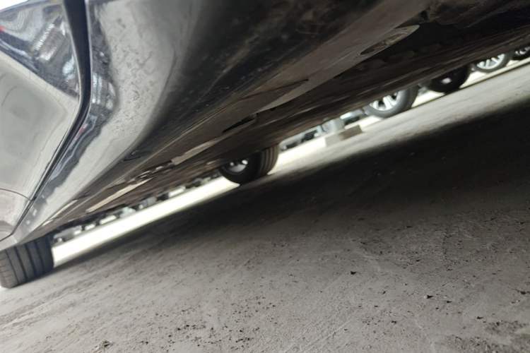 Used Nio ES6 2025 100 kWh Left Side Sill