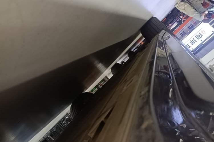 Used Nio ES6 2025 75 kWh Left Side Sill