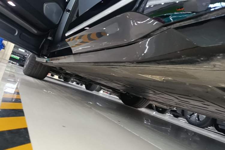Used Nio ES6 2025 75 kWh Left Side Sill