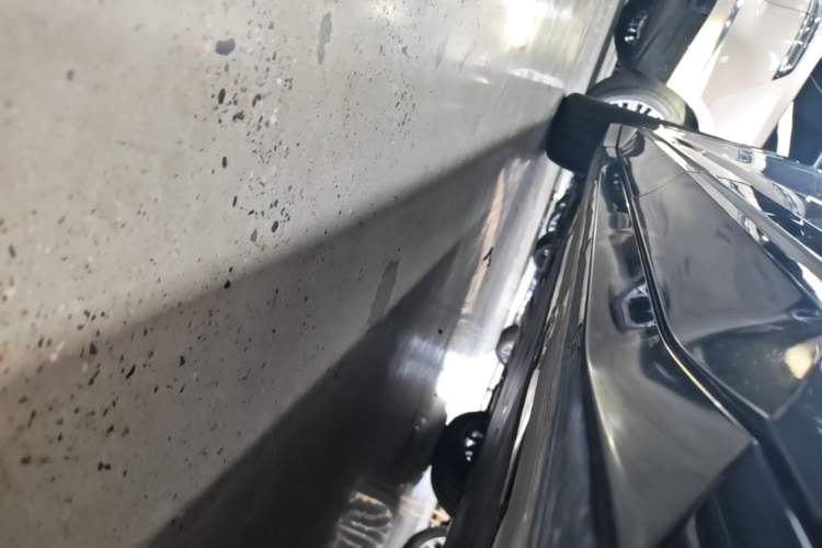 Used Nio ES6 2025 75 kWh Left Side Sill