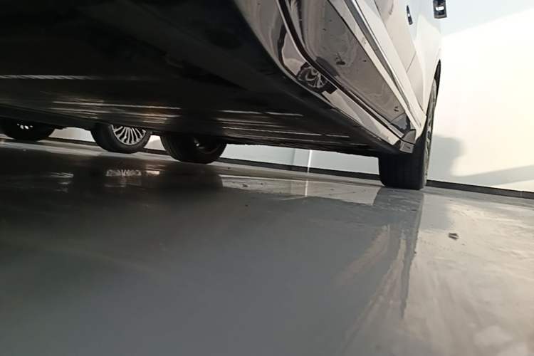 Used Nio ES6 2025 75 kWh Left Side Sill