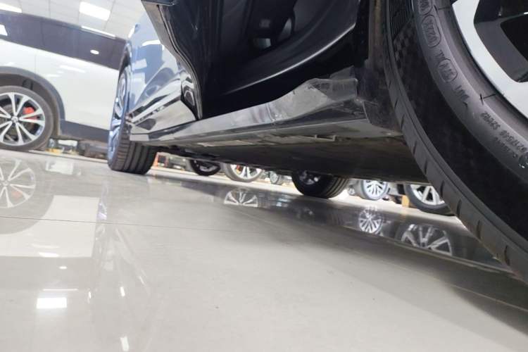 Used Nio ES6 2025 75 kWh Left Side Sill