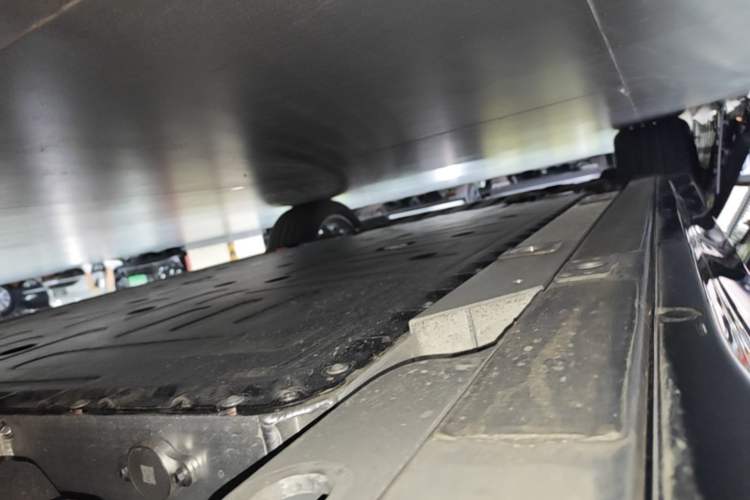 Used Nio ES6 2025 Model 100kWh 300,000th Anniversary Edition Left Side Sill