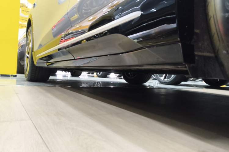 Used Nio ES6 2025 75 kWh Left Side Sill