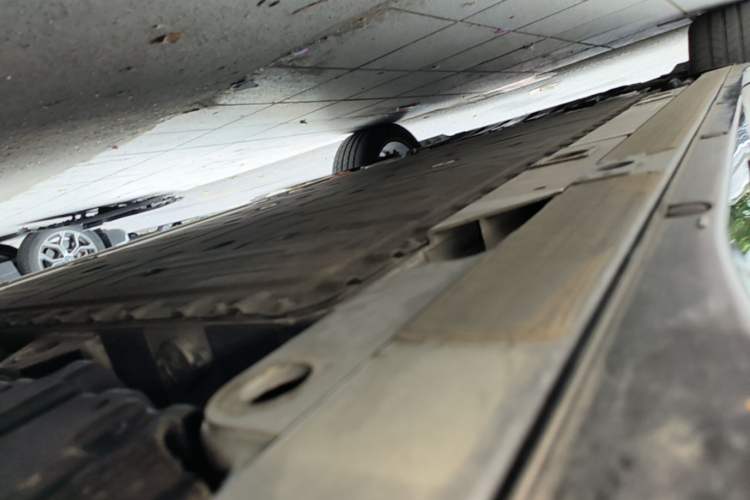 Used Nio ES6 2025 75 kWh Left Side Sill