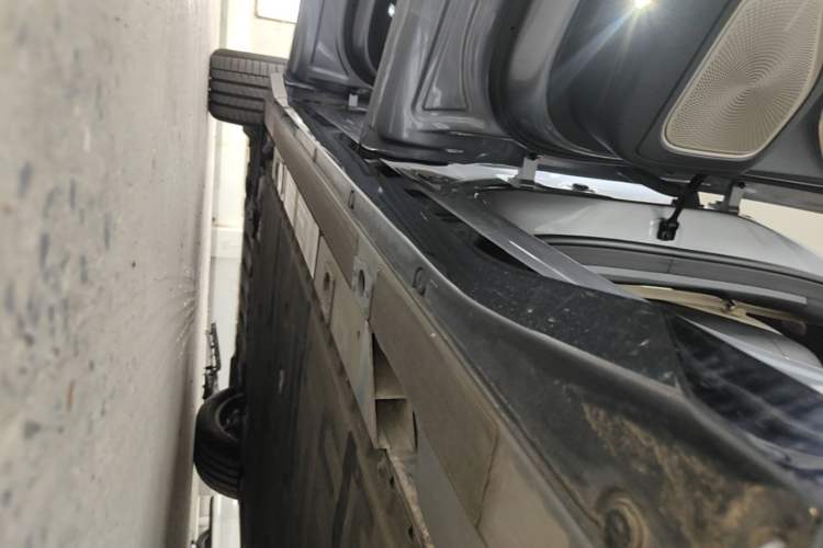 Used Nio ES6 2025 75 kWh Left Side Sill
