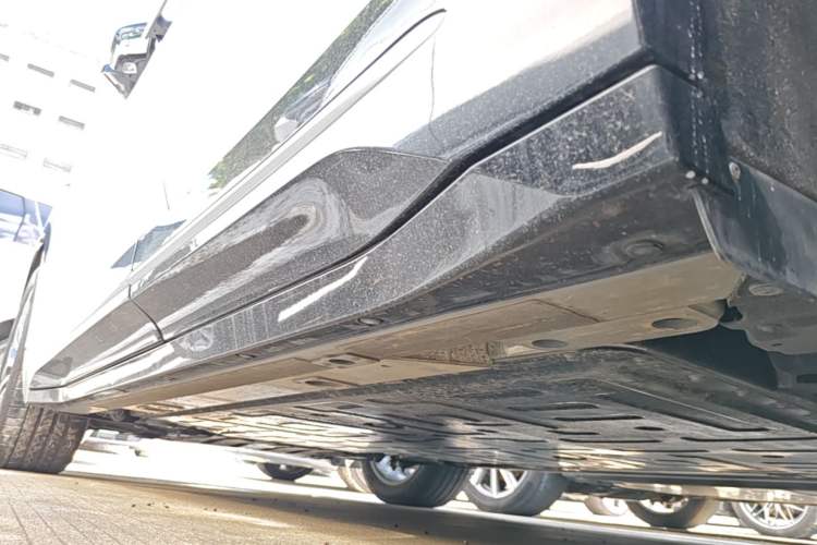 Used Nio ES6 2025 75 kWh Left Side Sill