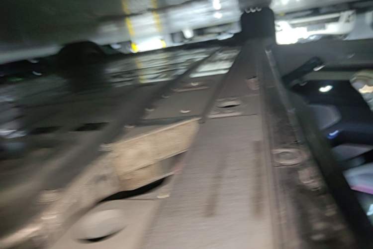 Used Nio ES6 2025 75 kWh Left Side Sill