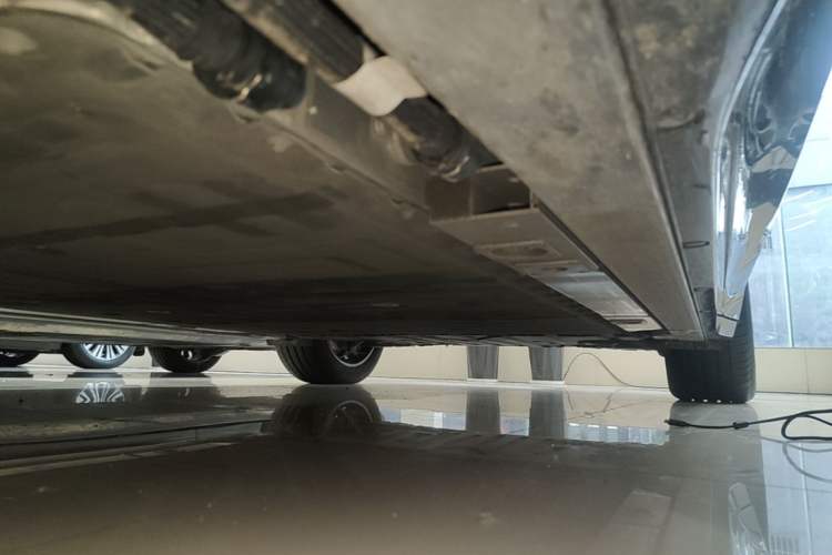 Used Nio ES6 2025 75 kWh Left Side Sill