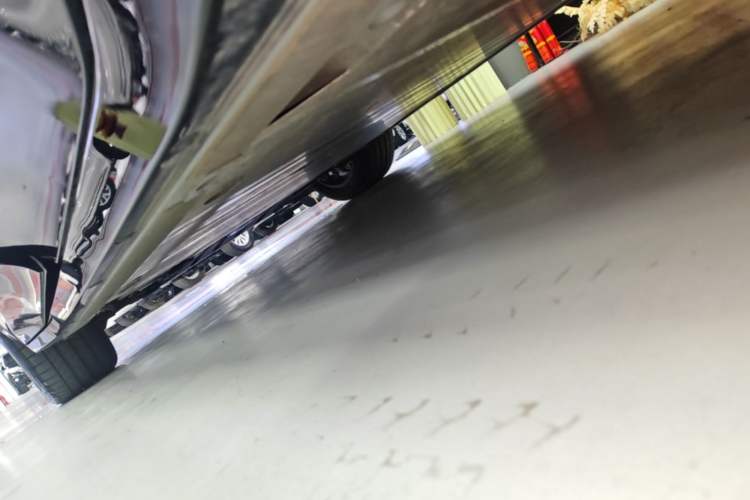 Used Nio ES6 2025 75 kWh Left Side Sill