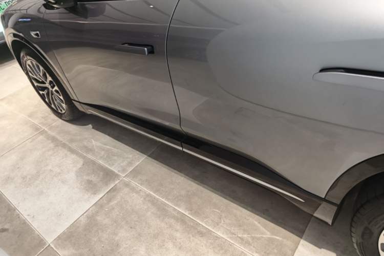 Used Nio ES6 2025 75 kWh Left Side Sill