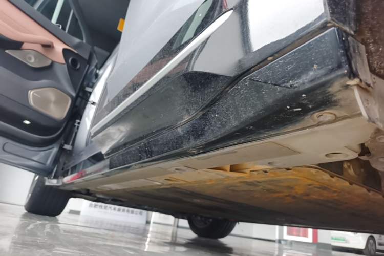 Used Nio ES6 2025 75 kWh Left Side Sill