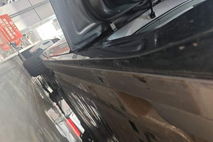 Used Nio ES6 2025 75 kWh Left Side Sill
