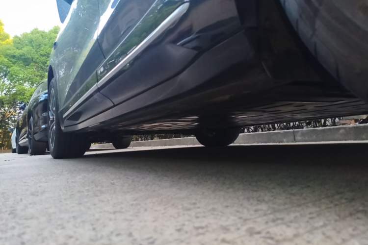 Used Nio ES6 2025 75 kWh Left Side Sill