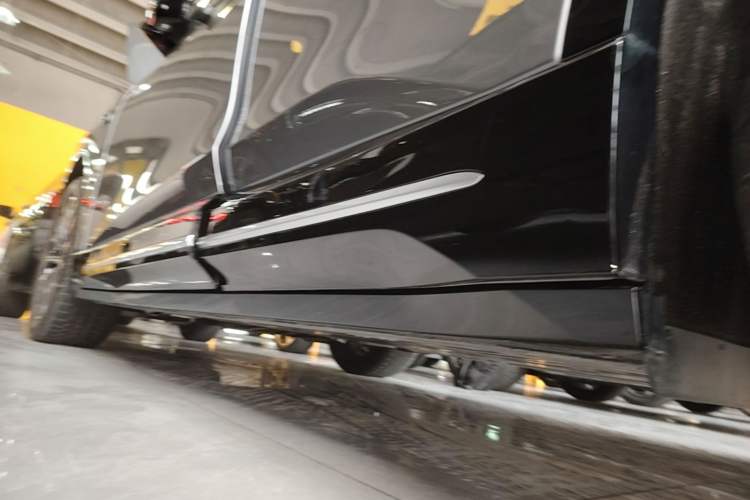 Used Nio ES6 2025 75 kWh Left Side Sill