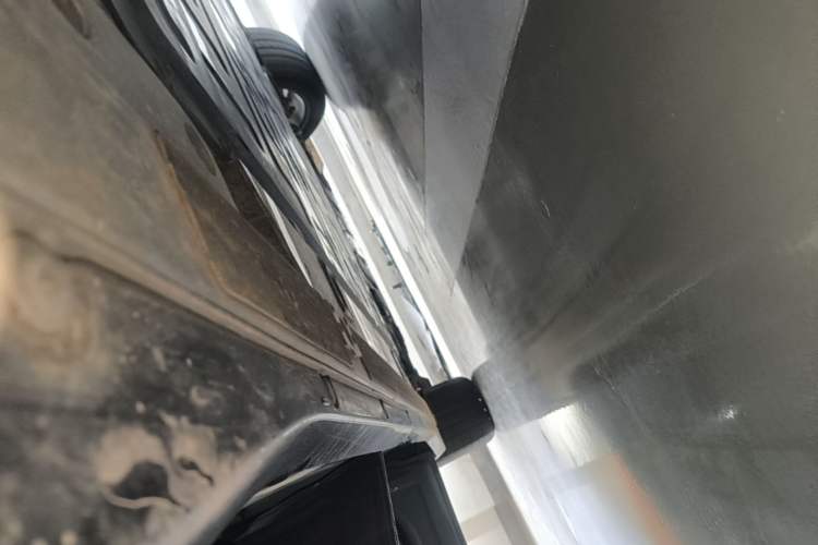 Used Nio ES6 2025 75 kWh Left Side Sill