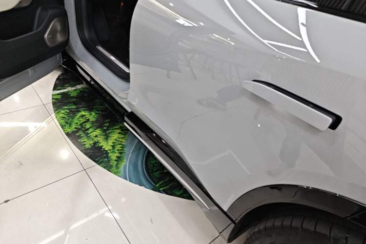 Used Nio ES6 2025 75 kWh Left Side Sill