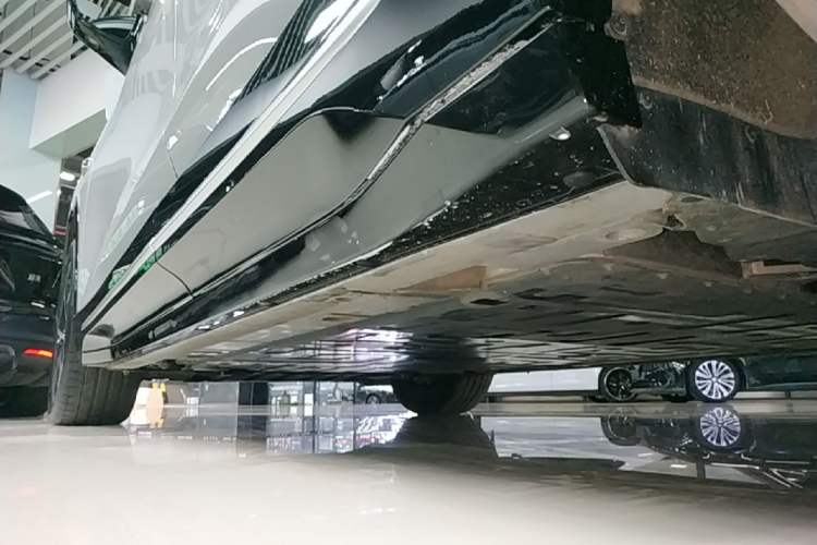 Used Nio ES6 2025 75 kWh Left Side Sill