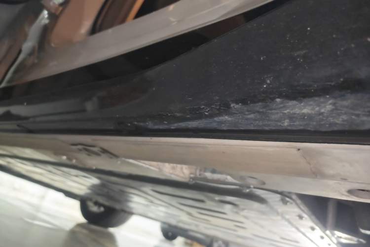 Used Nio ES6 2025 75 kWh Left Side Sill