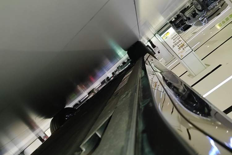 Used Nio ES6 2025 75 kWh Left Side Sill