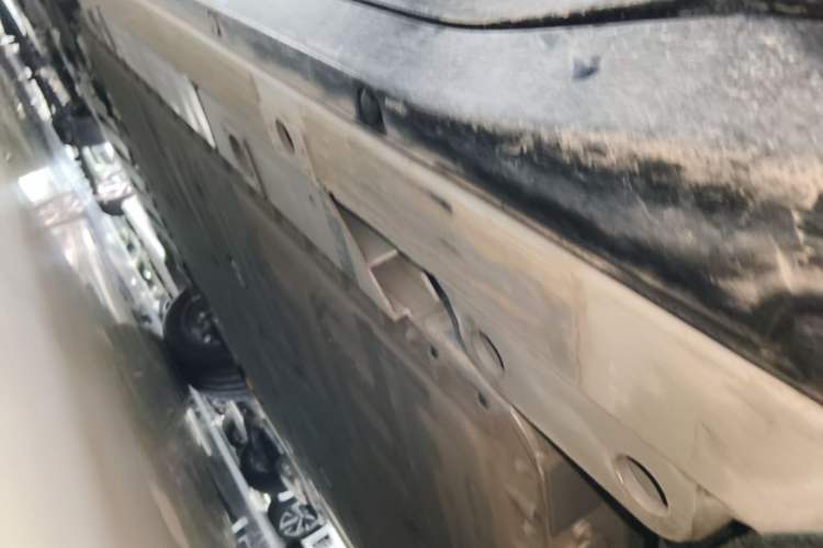 Used Nio ES6 2025 75 kWh Left Side Sill