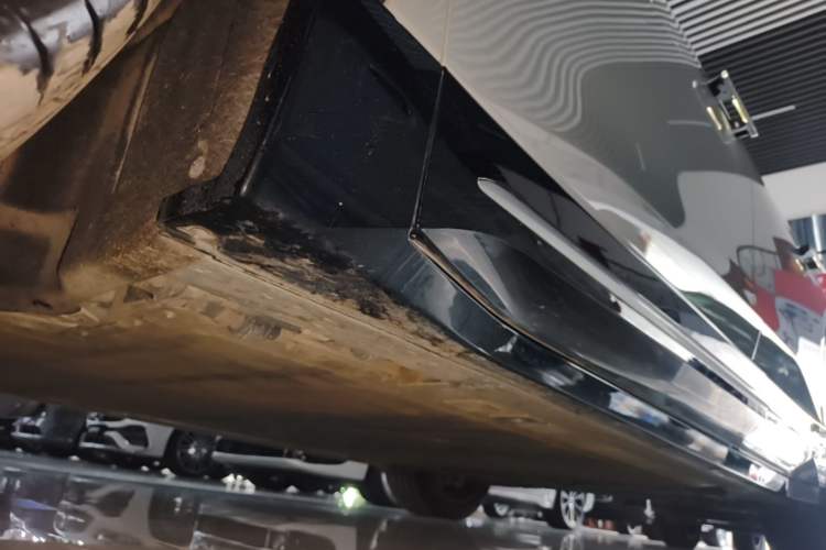 Used Nio ES6 2025 75 kWh Left Side Sill