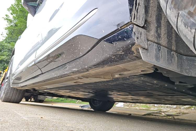 Used Nio ES6 2025 75 kWh Left Side Sill