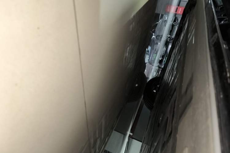 Used Nio ES6 2025 75 kWh Left Side Sill