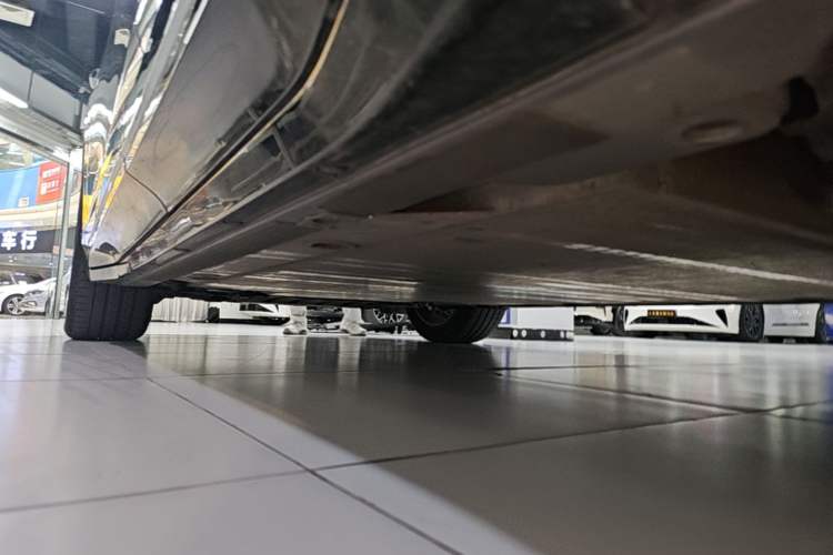 Used Nio ES6 2025 75 kWh Left Side Sill