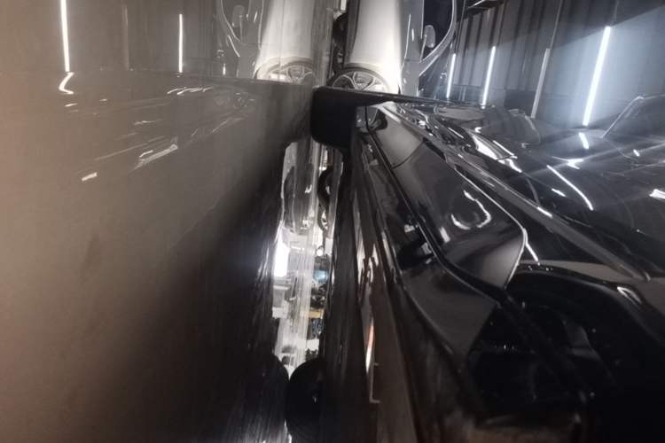 Used Nio ES6 2025 75 kWh Left Side Sill