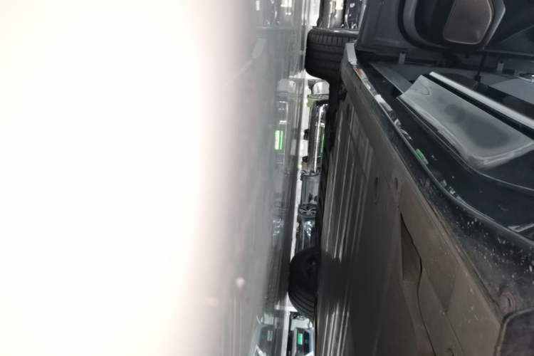 Used Nio ES6 2025 75 kWh Left Side Sill